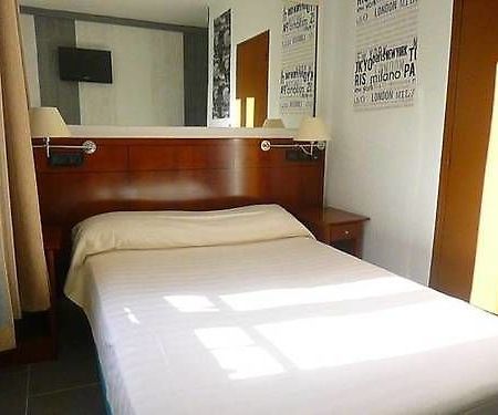 Hotel Paname Clichy Exterior foto